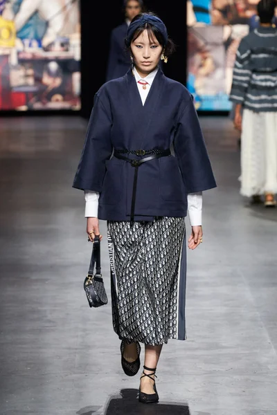 Look 50